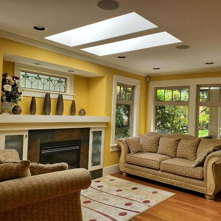 Elegant, Sunny Modern Home With Skylights - Kitsilano, Vancouver Bagian luar foto
