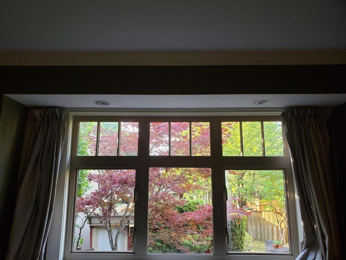 Elegant, Sunny Modern Home With Skylights - Kitsilano, Vancouver Bagian luar foto