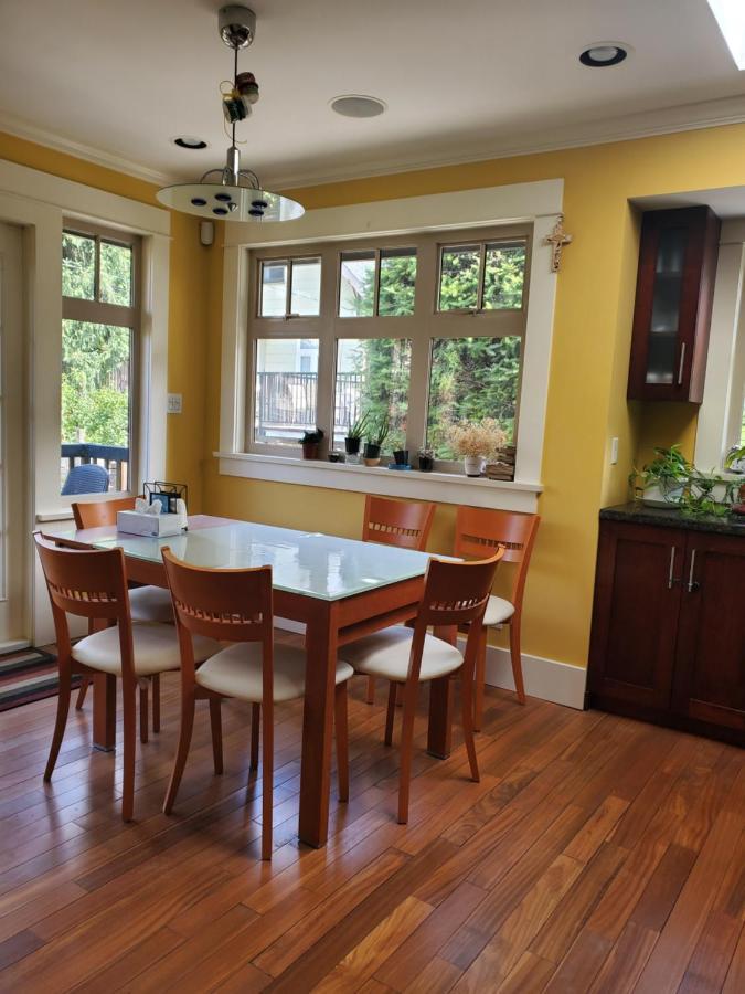Elegant, Sunny Modern Home With Skylights - Kitsilano, Vancouver Bagian luar foto