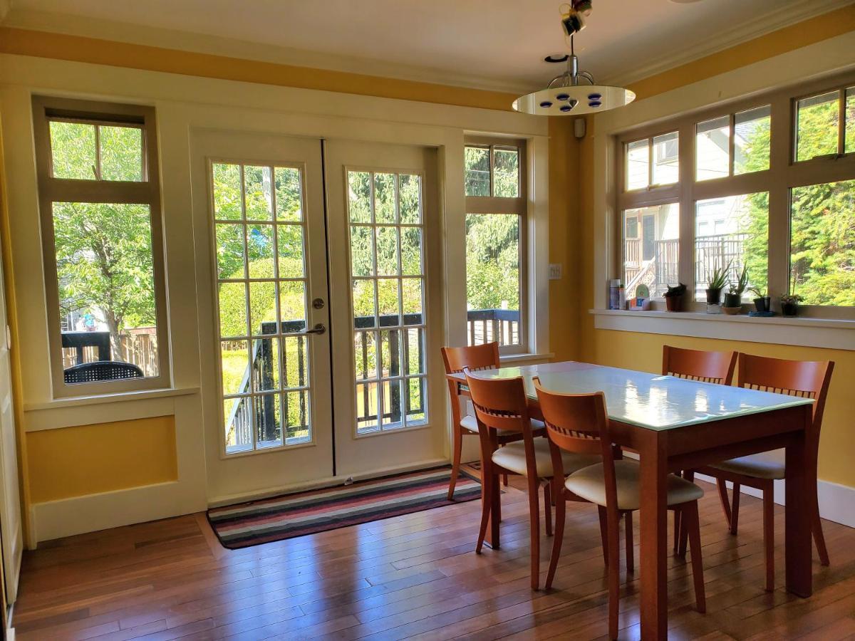 Elegant, Sunny Modern Home With Skylights - Kitsilano, Vancouver Bagian luar foto