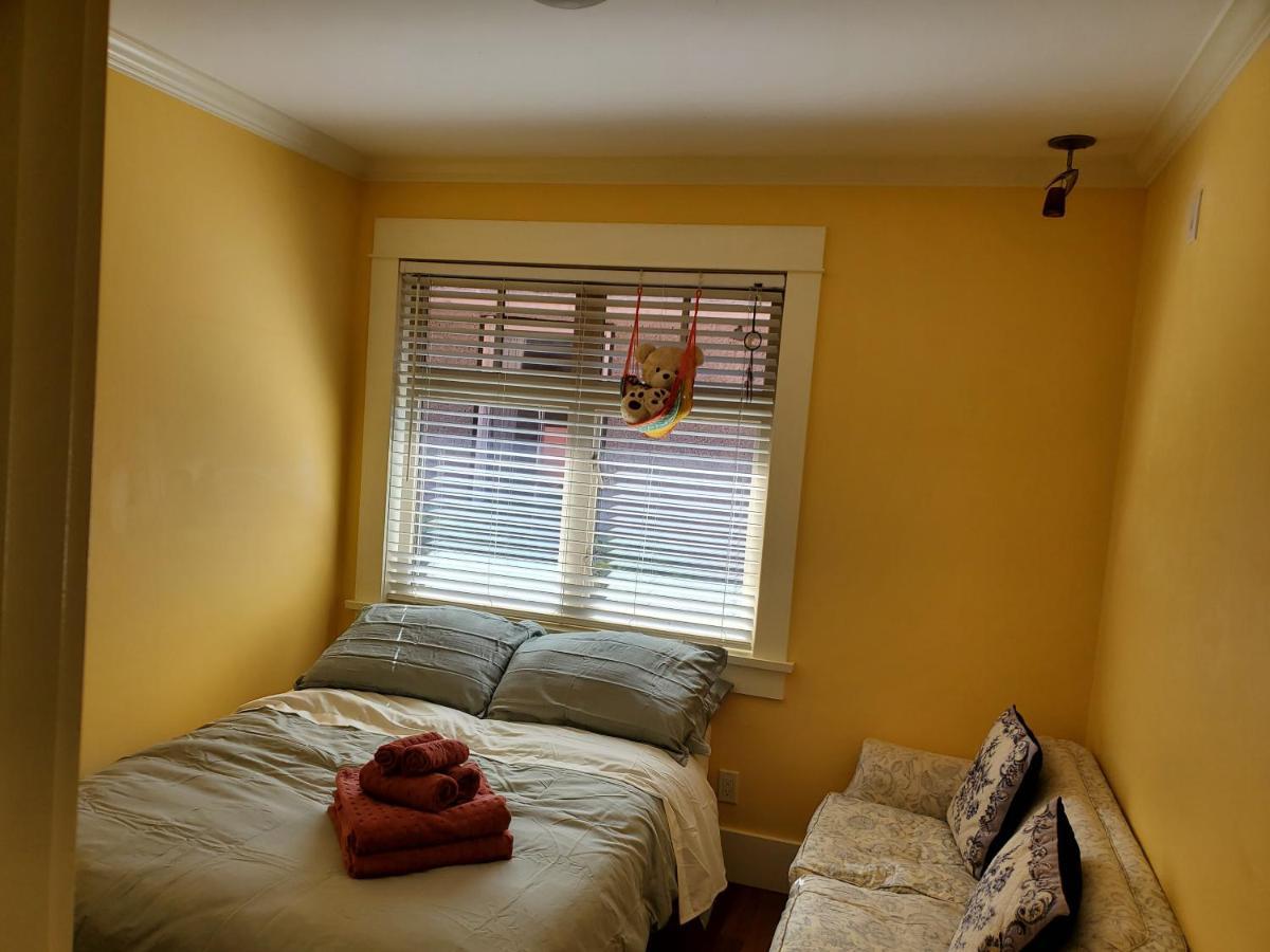 Elegant, Sunny Modern Home With Skylights - Kitsilano, Vancouver Ruang foto